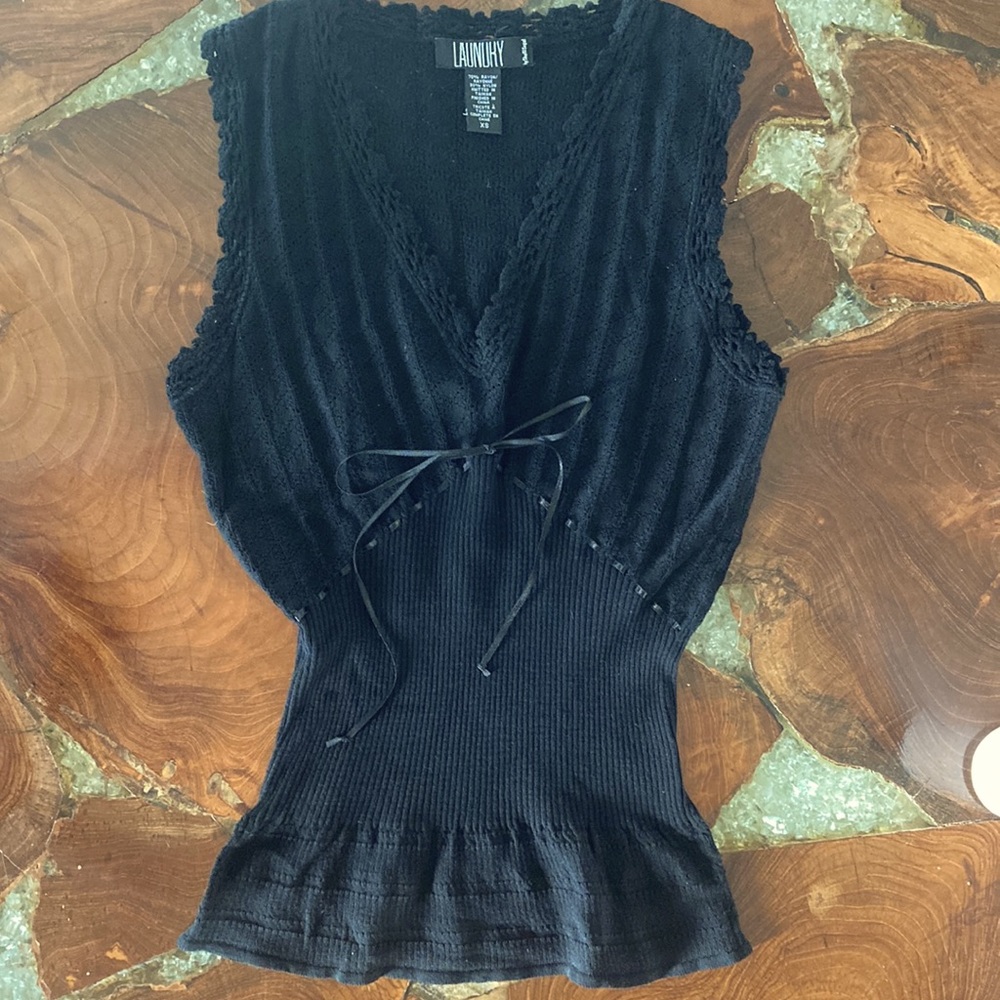 Laundry rayon / nylon top